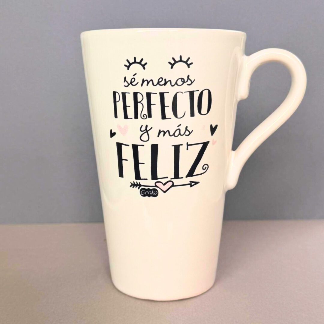 Sé menos perfecto y más feliz - Taza alta
